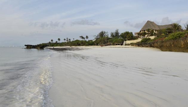 Zi Villa - view to the beach and villa